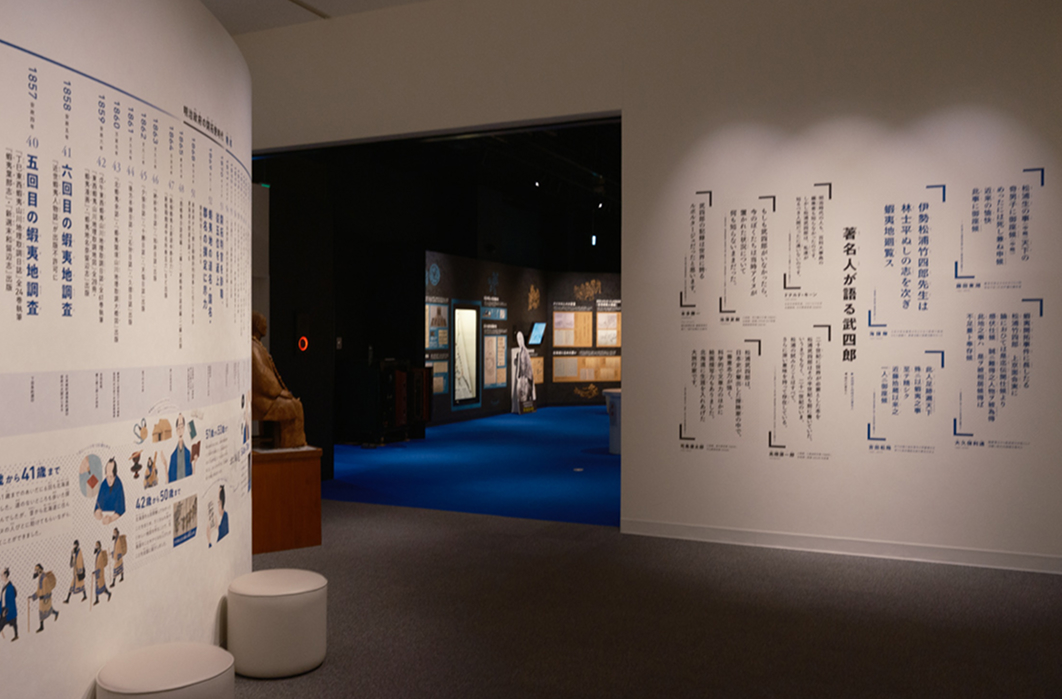 a room with a blue carpet and a statue