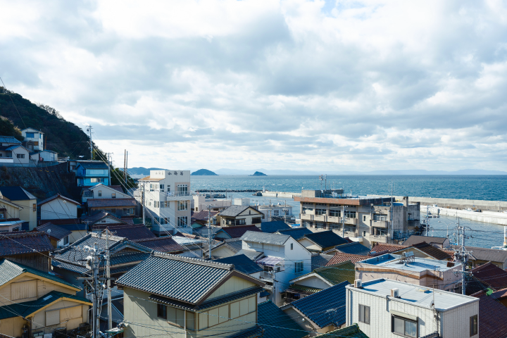 a city with many buildings and a body of water