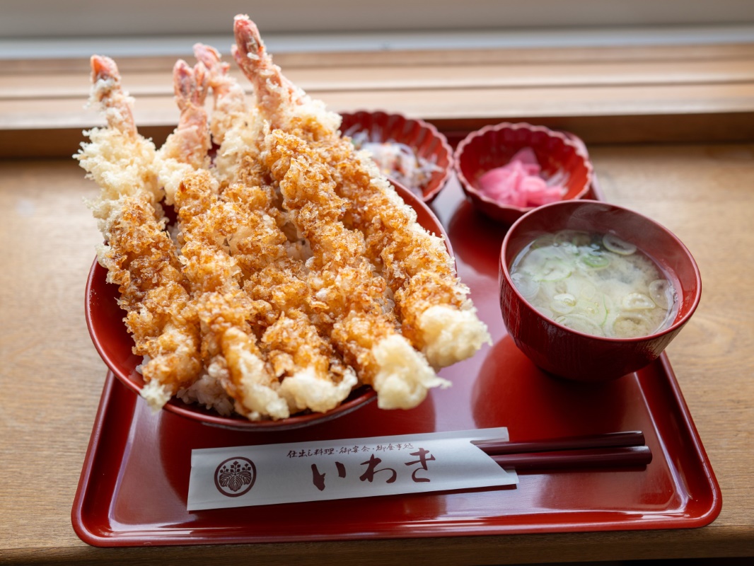 a plate of fried shrimp and soup