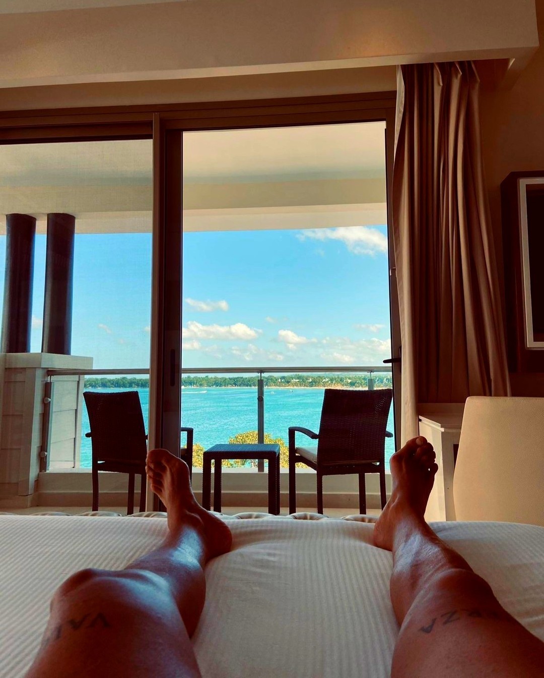 Instagram user @gonzaamarin relaxing at Grand Lido Negril oceanfront pool.