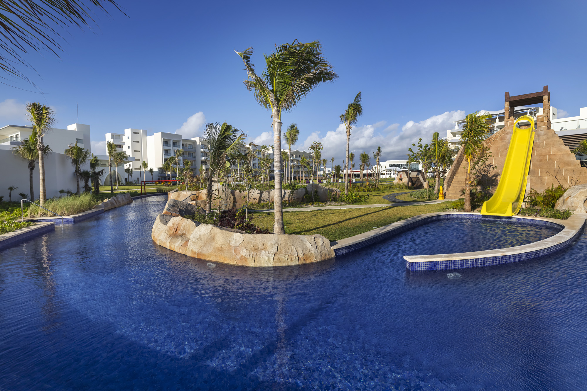 lazy river cancun resort