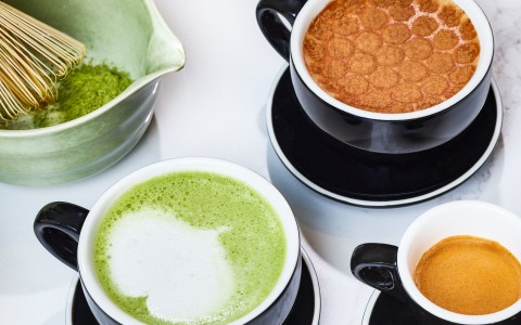 a group of cups of different types of drinks