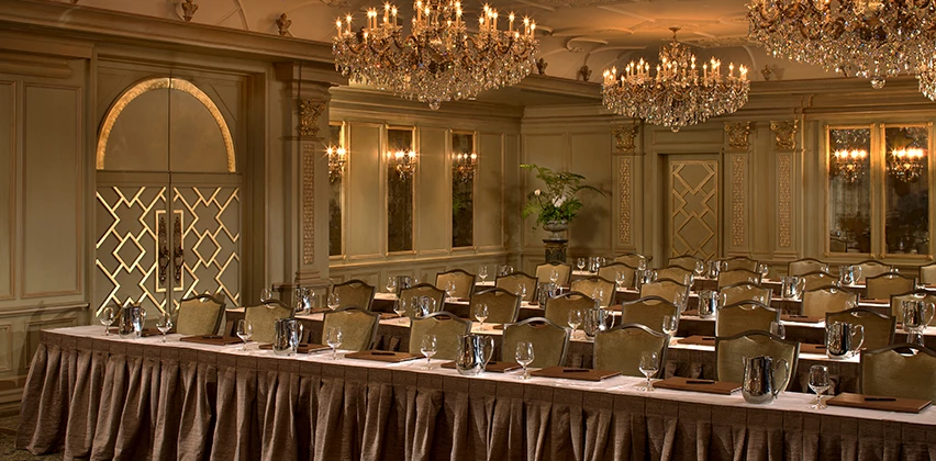 a room with many tables and chairs