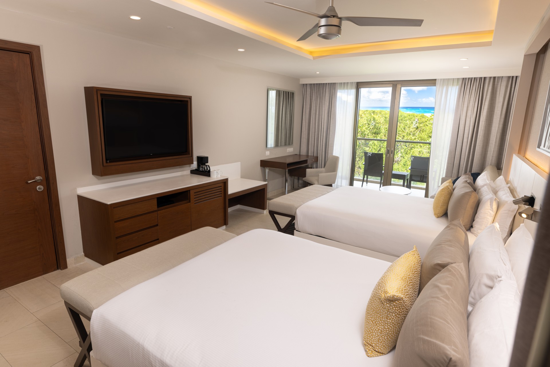 Royalton Splash Junior Suite