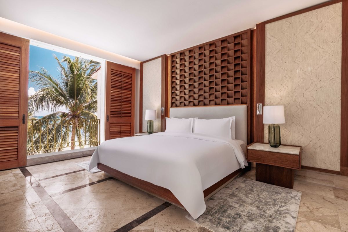 Luxury Presidential Ocean Front Swim Out Two Bedroom — Diamond Club™