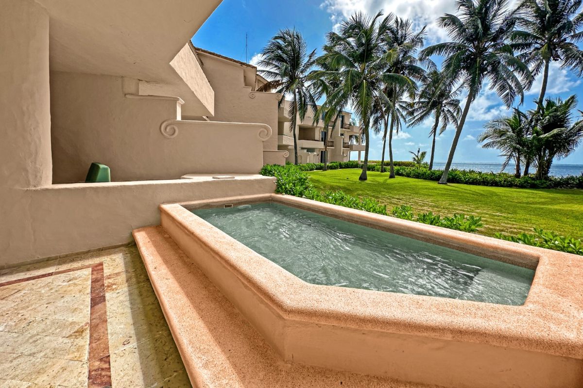 Master Presidential Suite Ocean Front Plunge Pool Two Bedroom