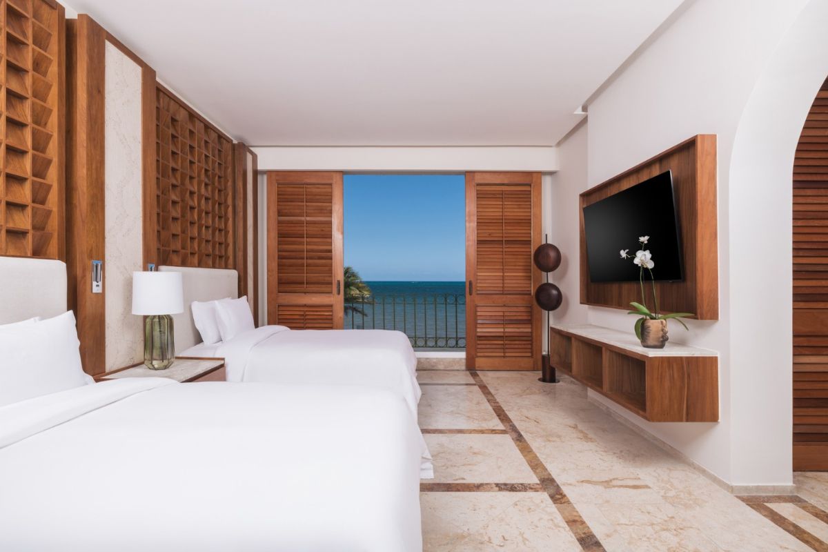 Master Suite Ocean Front Plunge Pool Two Queen