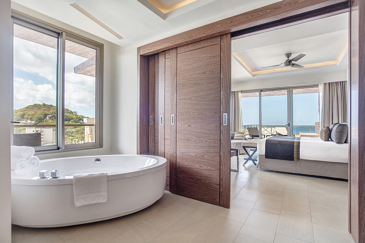 Diamond Club™ Luxury Presidential One Bedroom Suite