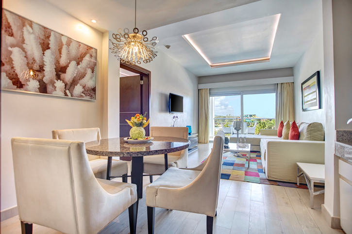 Diamond Club™ Luxury Presidential Jacuzzi One Bedroom Suite