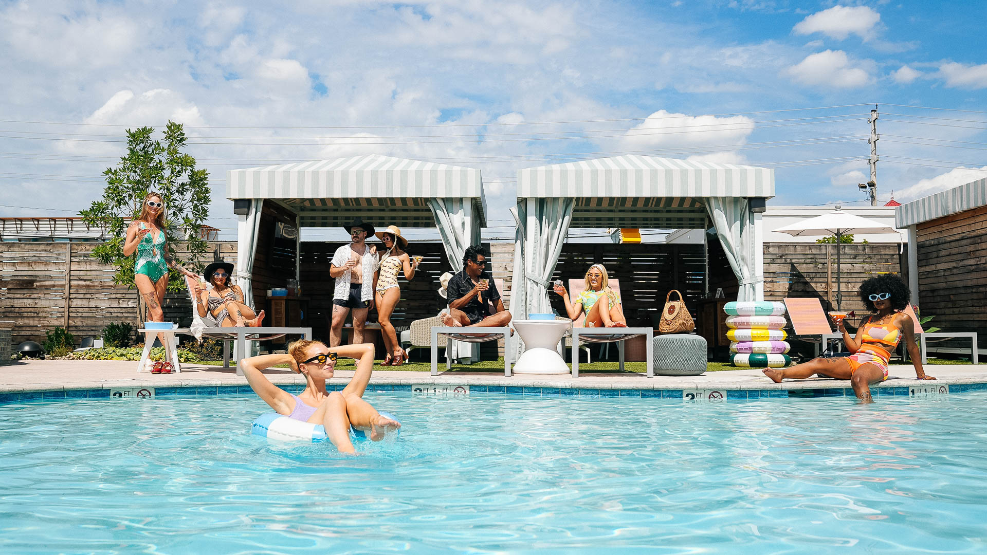 Pigeon Forge hotel with outdoor pool